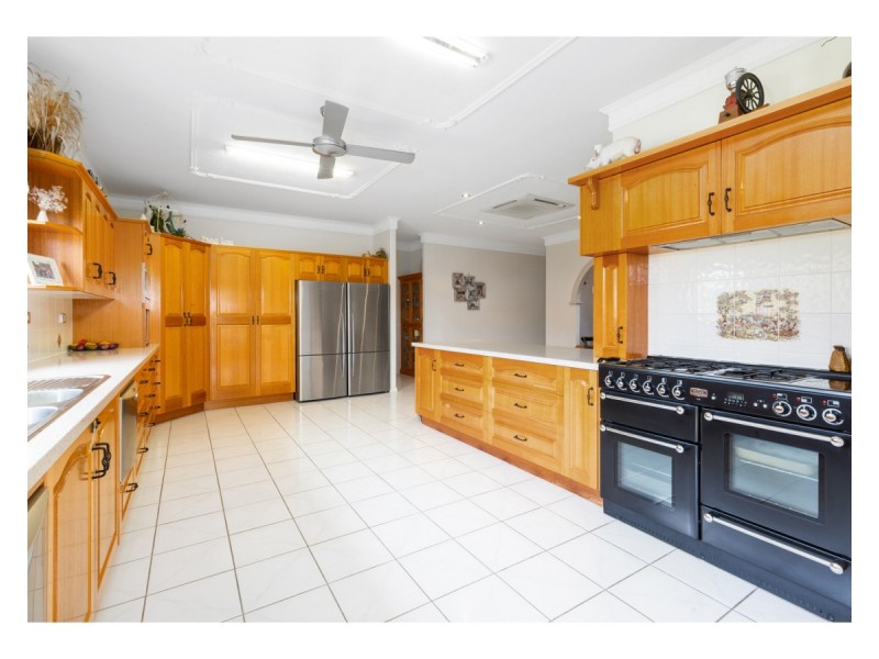 65 Angela Road, Rockyview QLD 4701