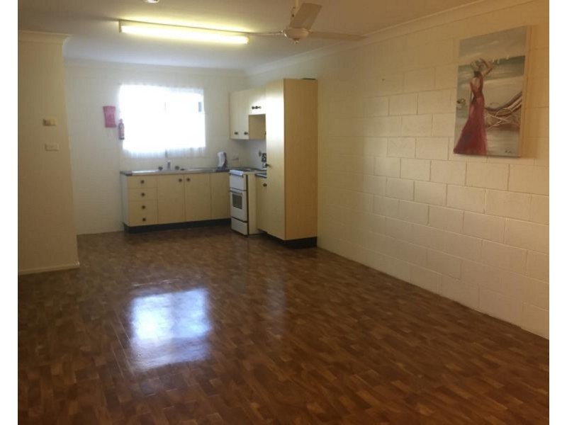 2/274 Carlton Street, Kawana QLD 4701