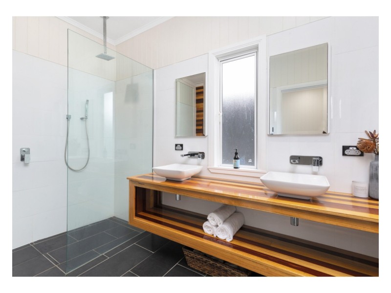 32 Ward Street, The Range QLD 4700