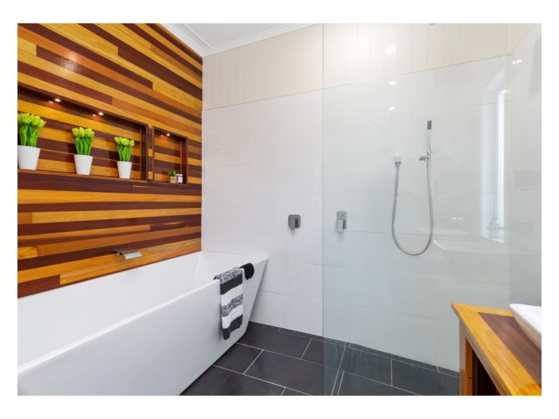 32 Ward Street, The Range QLD 4700