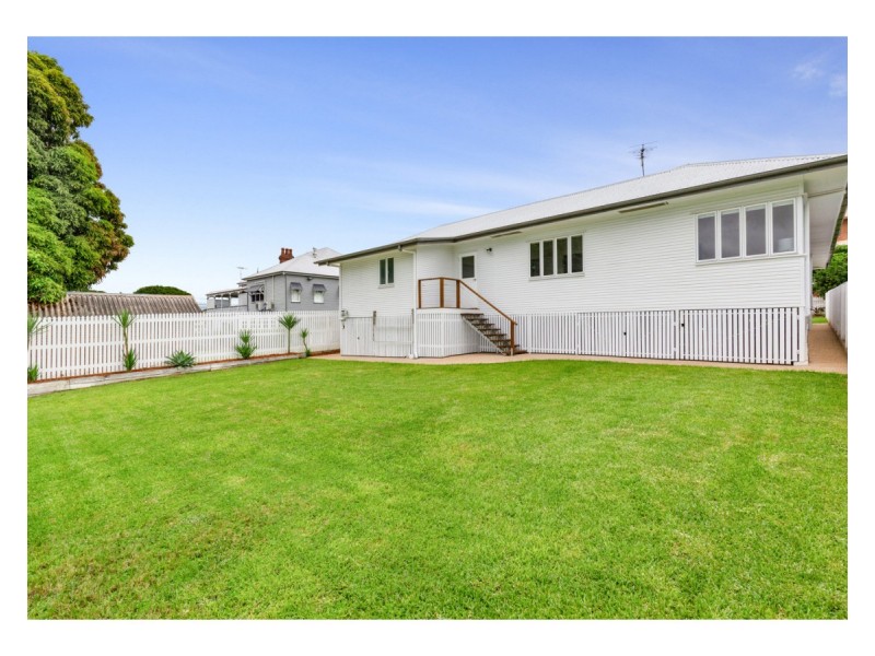 32 Ward Street, The Range QLD 4700