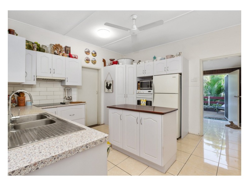 5 Bernard Street, Berserker QLD 4701