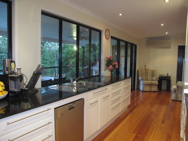 5 Bellevue Tce, The Range QLD 4700