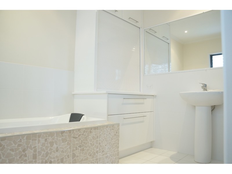 5 Bellevue Tce, The Range QLD 4700