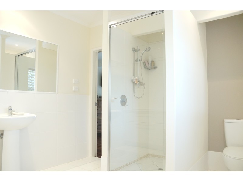 5 Bellevue Tce, The Range QLD 4700