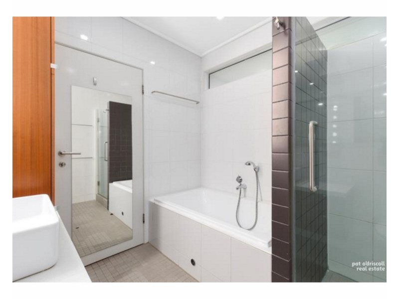 77 Brecknell Street, The Range QLD 4700