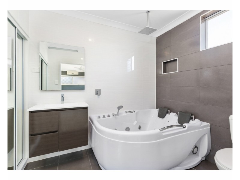 329 Philp Avenue, Frenchville QLD 4701