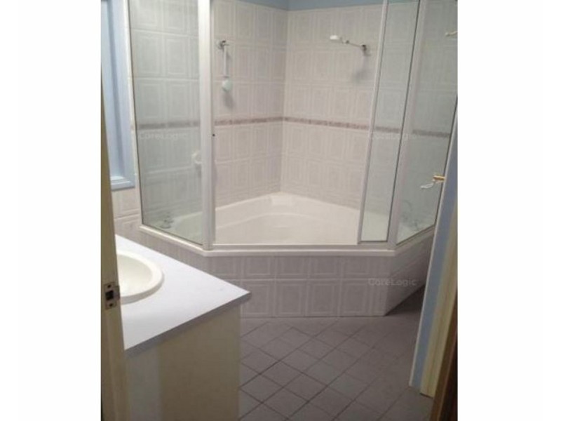 2 Bowen Terrace, The Range QLD 4700