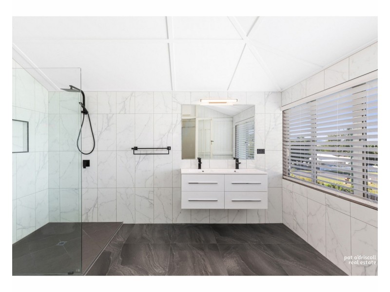 26 Cousins Street, The Range QLD 4700