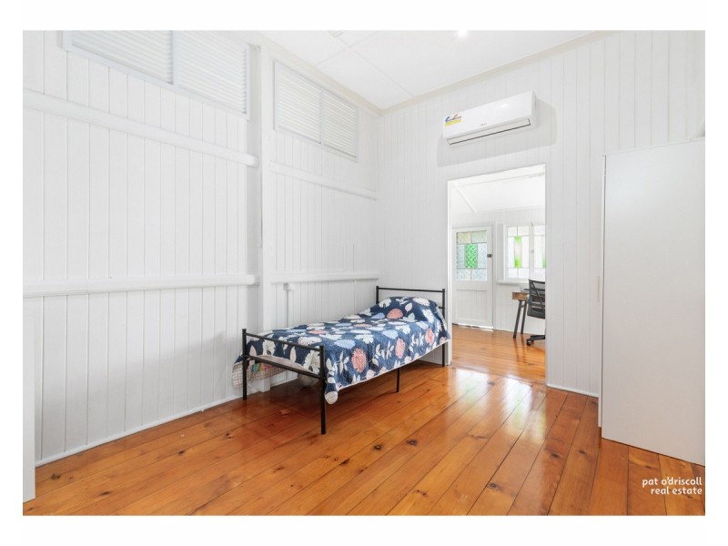 26 Cousins Street, The Range QLD 4700