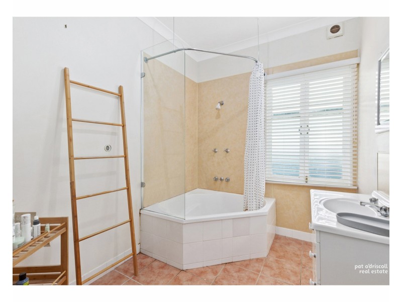 102 Davis Street, The Range QLD 4700