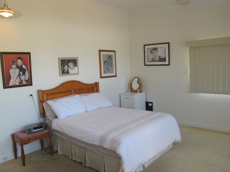 94 Caroline Street, The Range QLD 4700