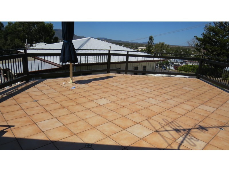 94 Caroline Street, The Range QLD 4700