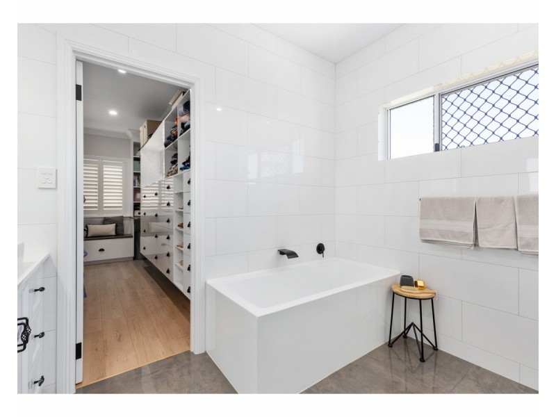 26 Bowen Terrace, The Range QLD 4700
