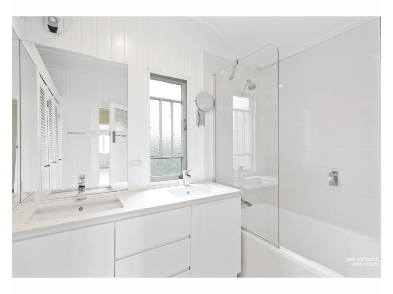 89 Main Street, Park Avenue QLD 4701