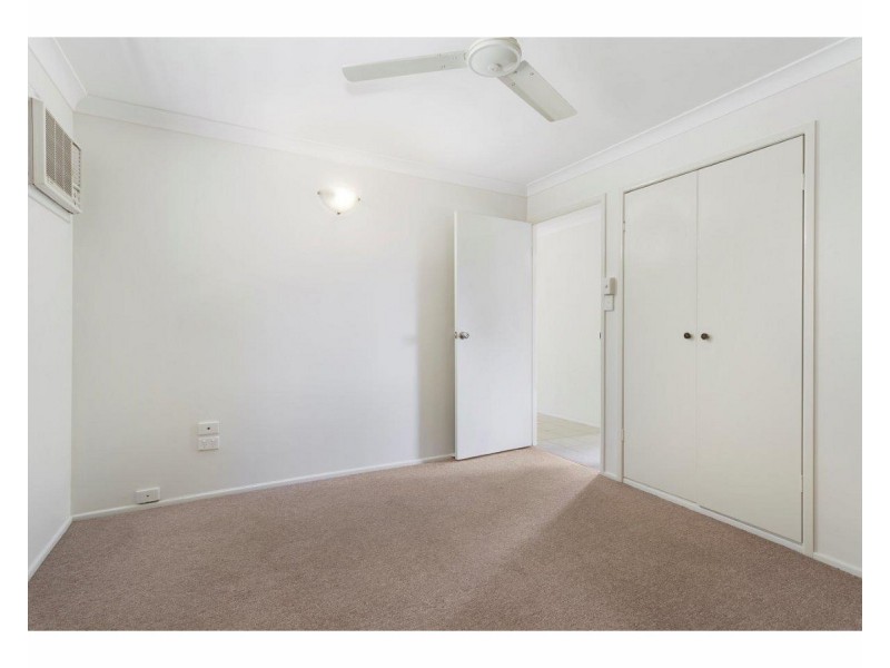 1,2,3,4,5/11 Card Street, Berserker QLD 4701