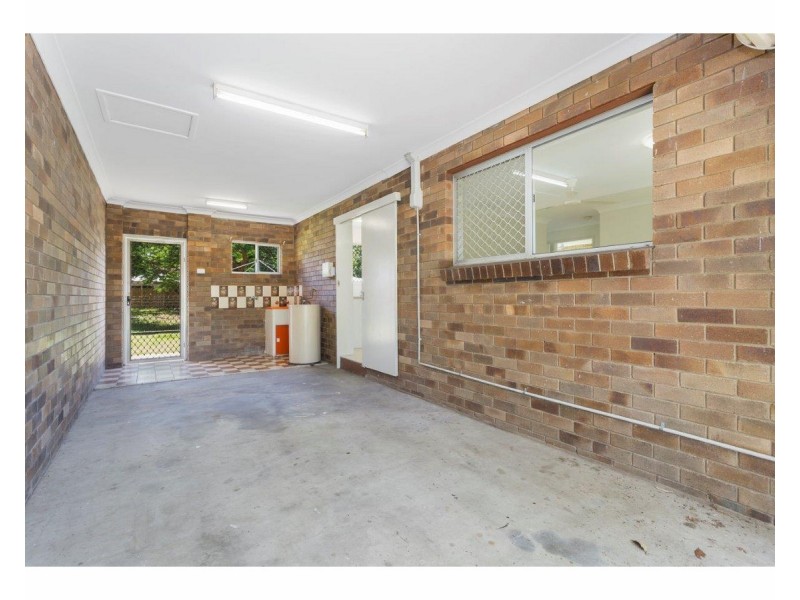 1,2,3,4,5/11 Card Street, Berserker QLD 4701