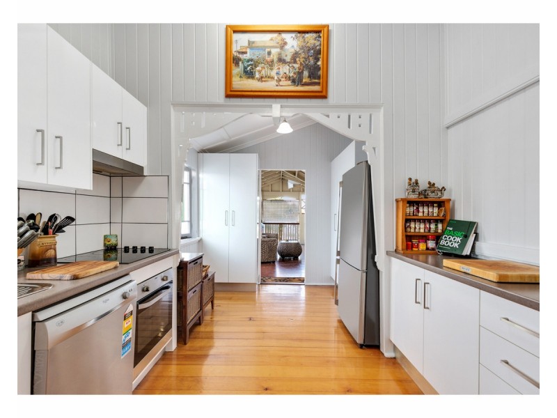 94 Davis Street, The Range QLD 4700