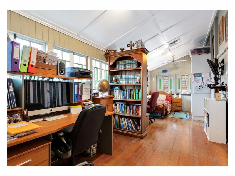 94 Davis Street, The Range QLD 4700