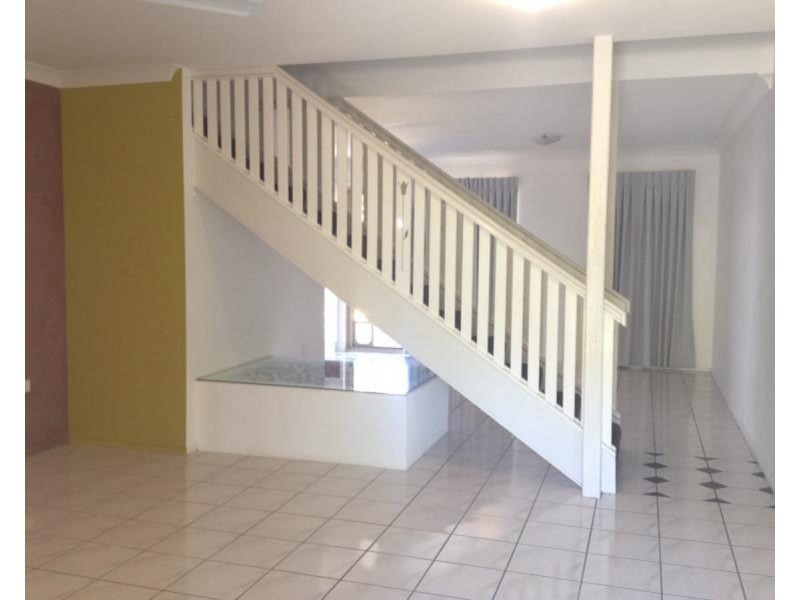 2/24 Forbes Avenue, Frenchville QLD 4701