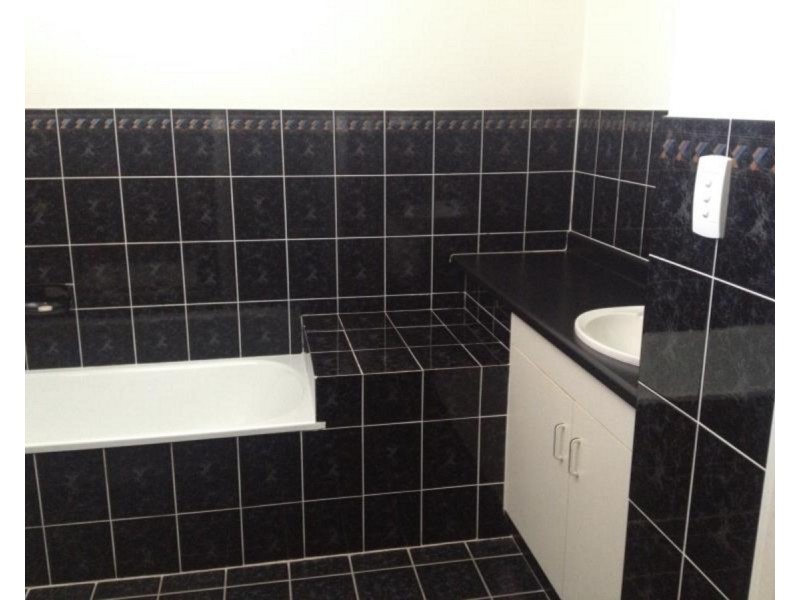 2/24 Forbes Avenue, Frenchville QLD 4701