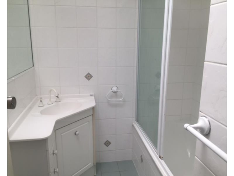 2/295 Bloxsom Street, Frenchville QLD 4701