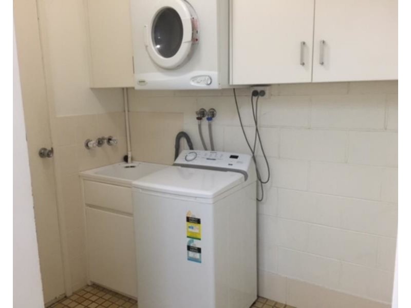 2/295 Bloxsom Street, Frenchville QLD 4701