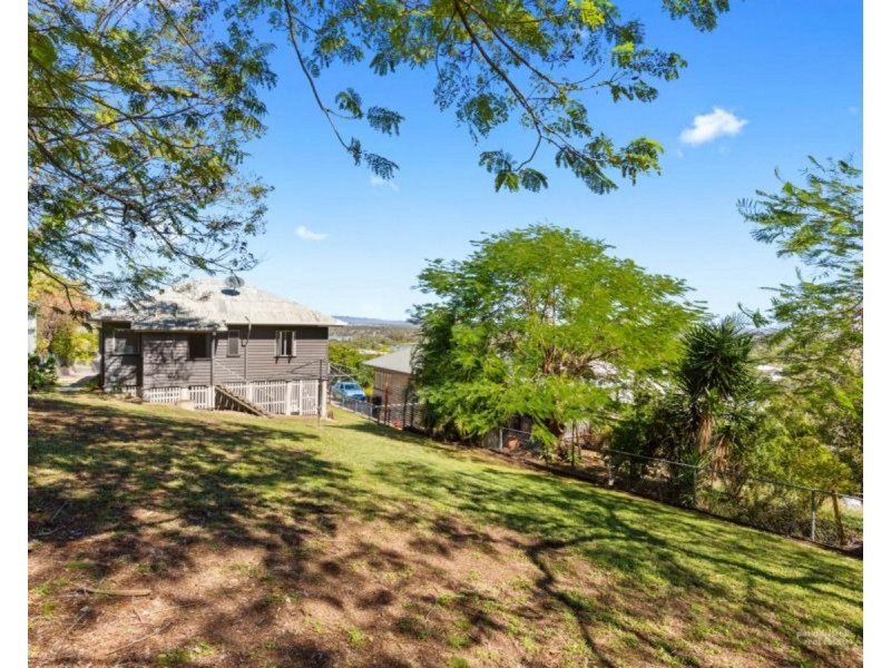 16 Bowen Terrace, The Range QLD 4700