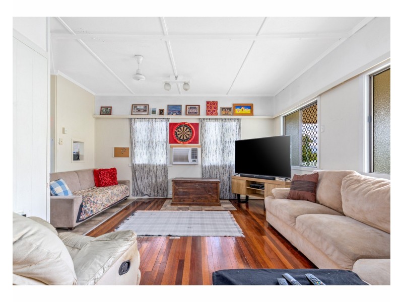 6 Dobbs Street, The Range QLD 4700