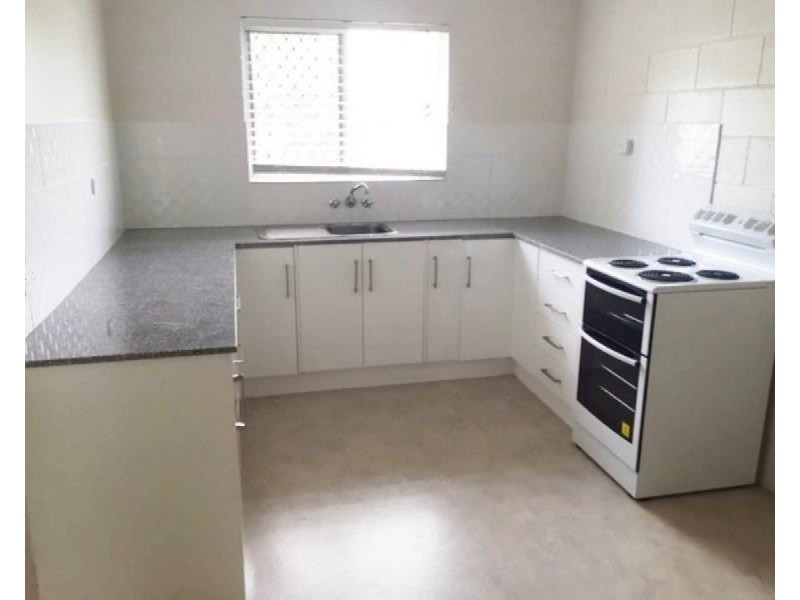 2/218 Horton Street, Koongal QLD 4701