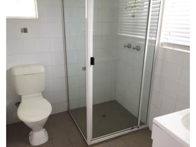 2/218 Horton Street, Koongal QLD 4701