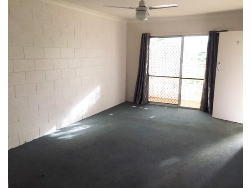 2/218 Horton Street, Koongal QLD 4701