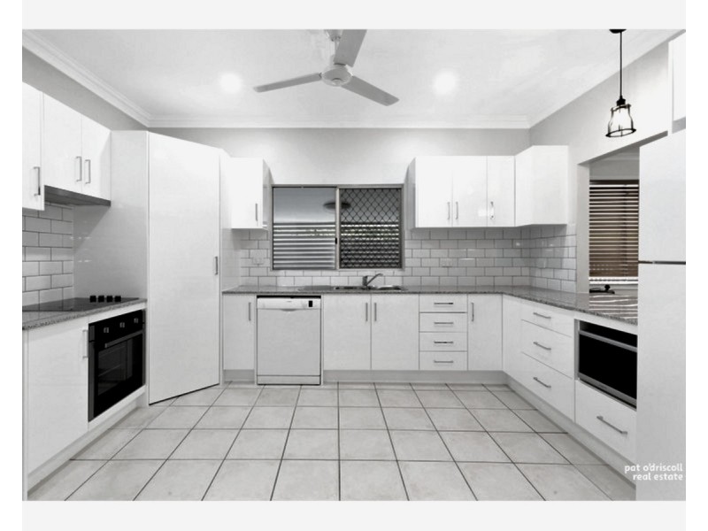 8 Beaconsfield Terrace, The Range QLD 4700