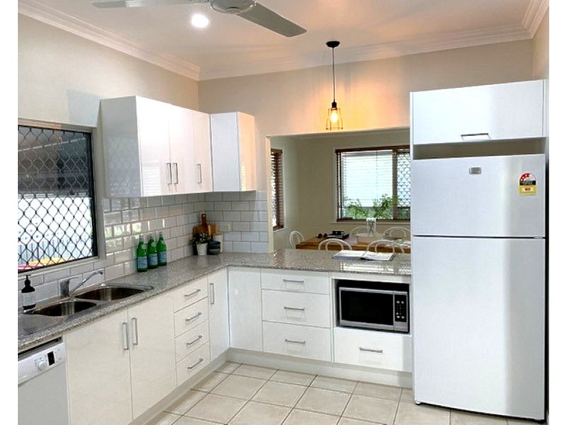 8 Beaconsfield Terrace, The Range QLD 4700