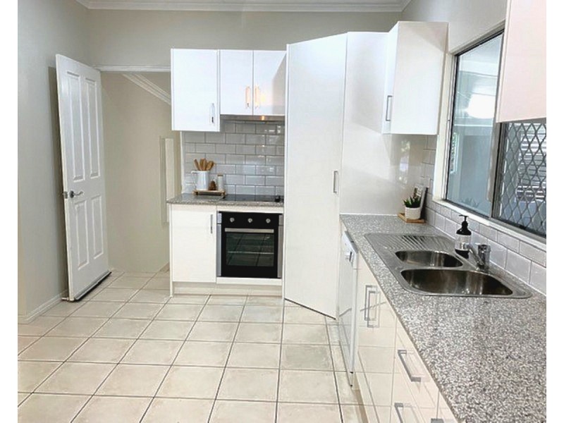 8 Beaconsfield Terrace, The Range QLD 4700