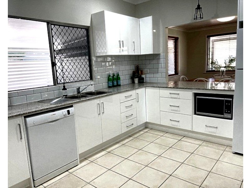 8 Beaconsfield Terrace, The Range QLD 4700