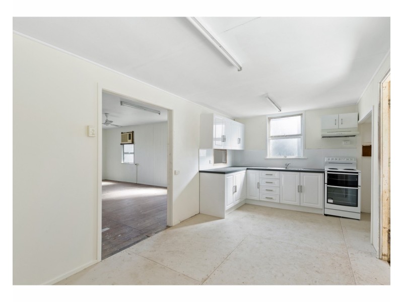 399 Paterson Avenue, Koongal QLD 4701