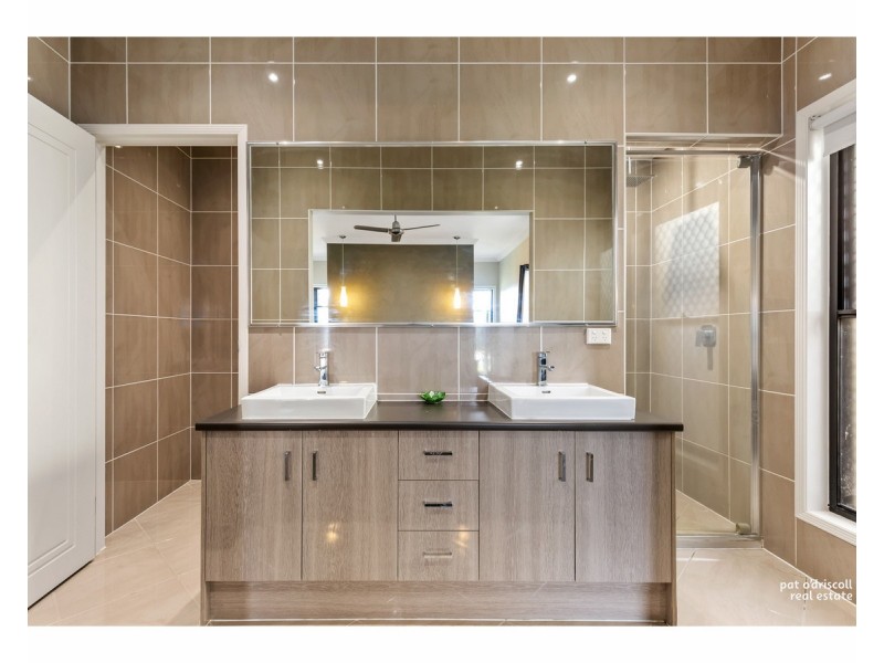 7 Riviera Way, Mulambin QLD 4703