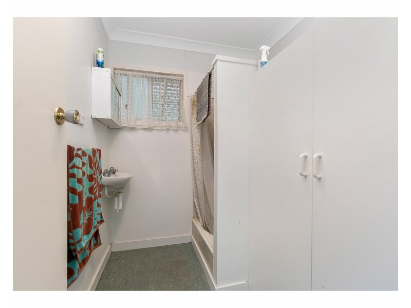 32 Symons Street, Park Avenue QLD 4701