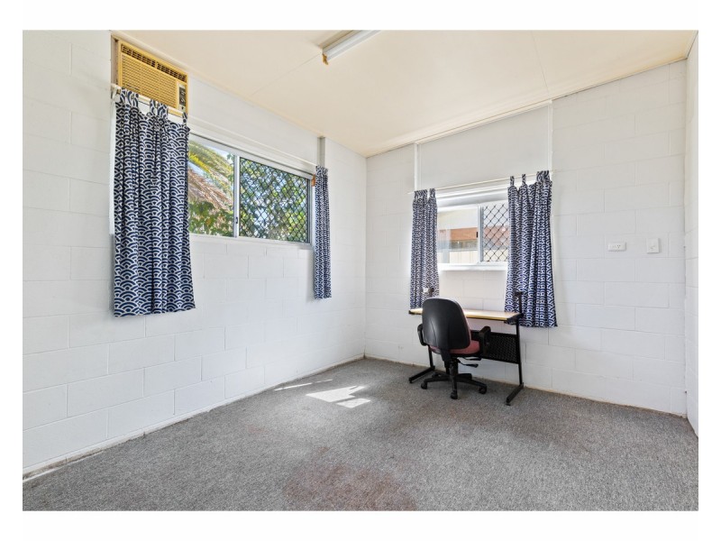 4 Rodger Street, Park Avenue QLD 4701