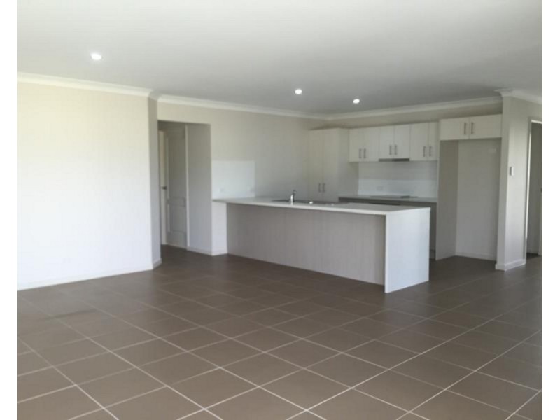 8 Rosedale Street, Parkhurst QLD 4702