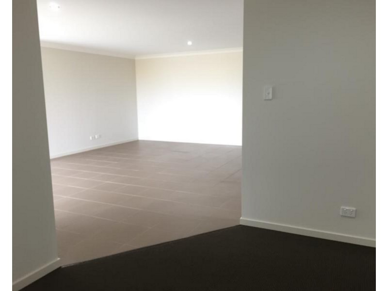 8 Rosedale Street, Parkhurst QLD 4702