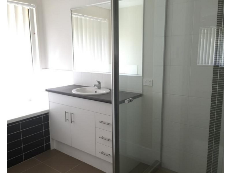 8 Rosedale Street, Parkhurst QLD 4702