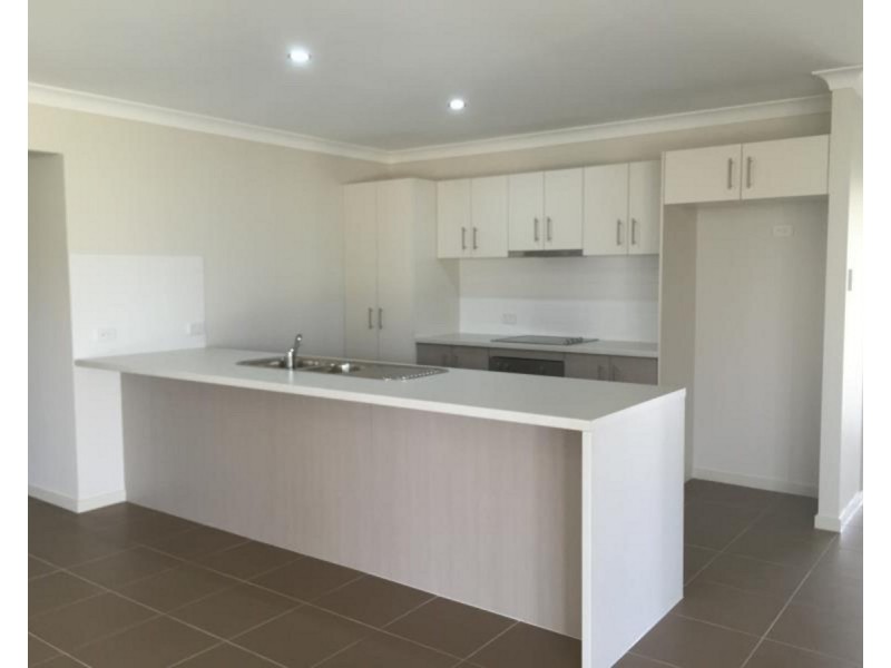 8 Rosedale Street, Parkhurst QLD 4702