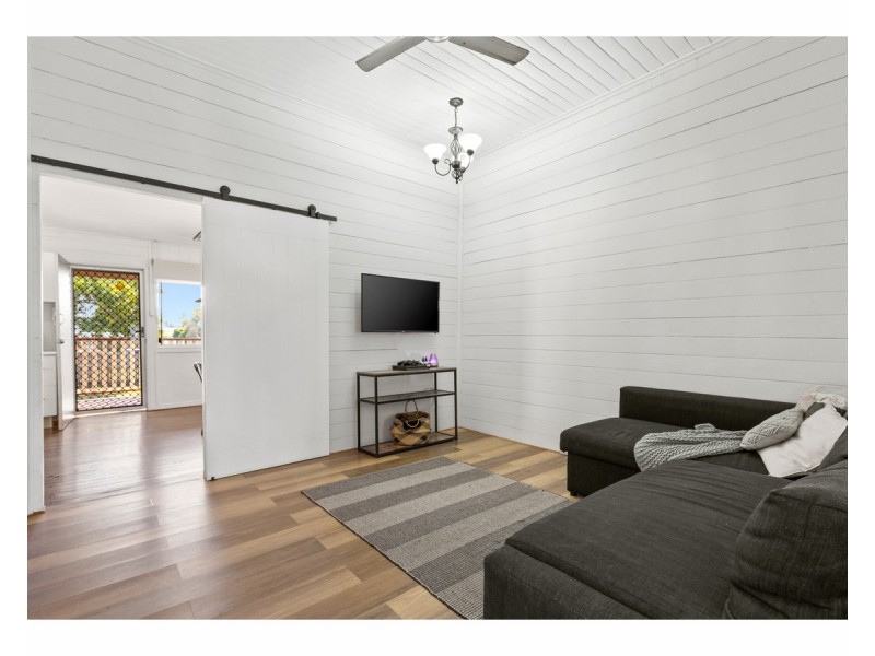 6 Francis Street, Depot Hill QLD 4700