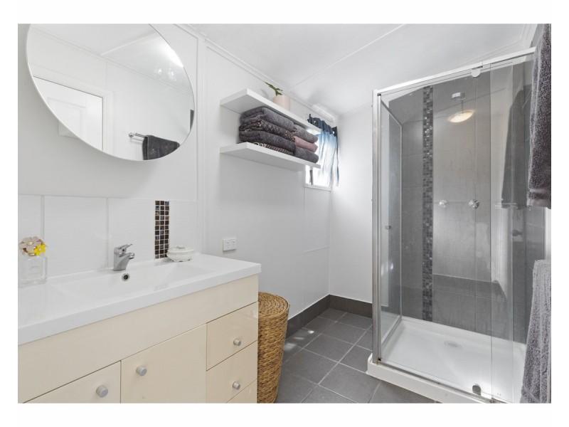 6 Francis Street, Depot Hill QLD 4700