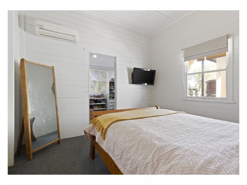 6 Francis Street, Depot Hill QLD 4700