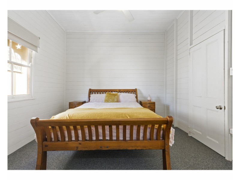 6 Francis Street, Depot Hill QLD 4700
