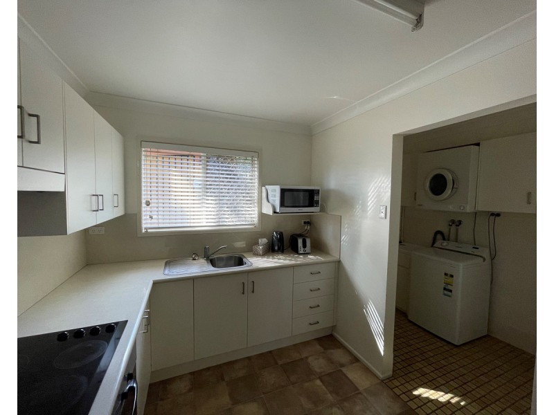 2/295 Bloxsom Street, Frenchville QLD 4701