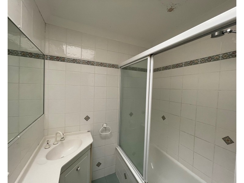 2/295 Bloxsom Street, Frenchville QLD 4701